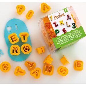 Decora 36 cookie cutters alphabet&numbers dim. 2 x h 1,6 cm