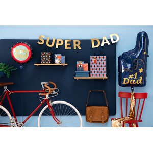 Isänpäiväkortti  Super Dad -pinssillä 11 x 15,5 cm